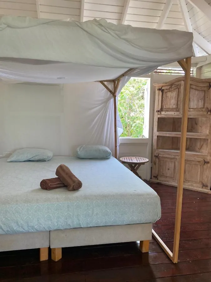 Akunamatata Guest House Куль-де-Сак